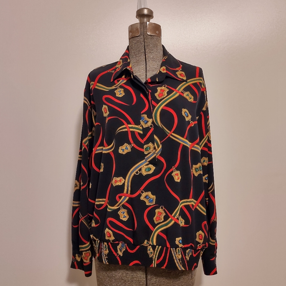 Vintage Alfred Dunner black flowy matte satin ribbon crest charm preppy top